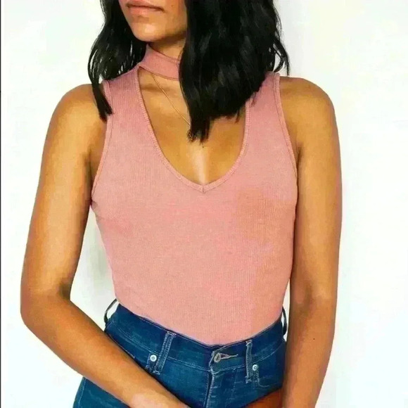 Choker V-neck Bodysuit - Picture 2 of 4